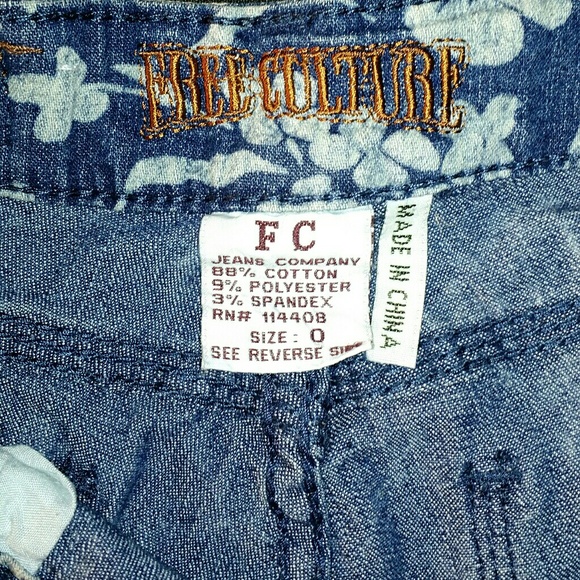 Free Culture Jeans - Indigo Denim Floral Shorts - Picture 5 of 7